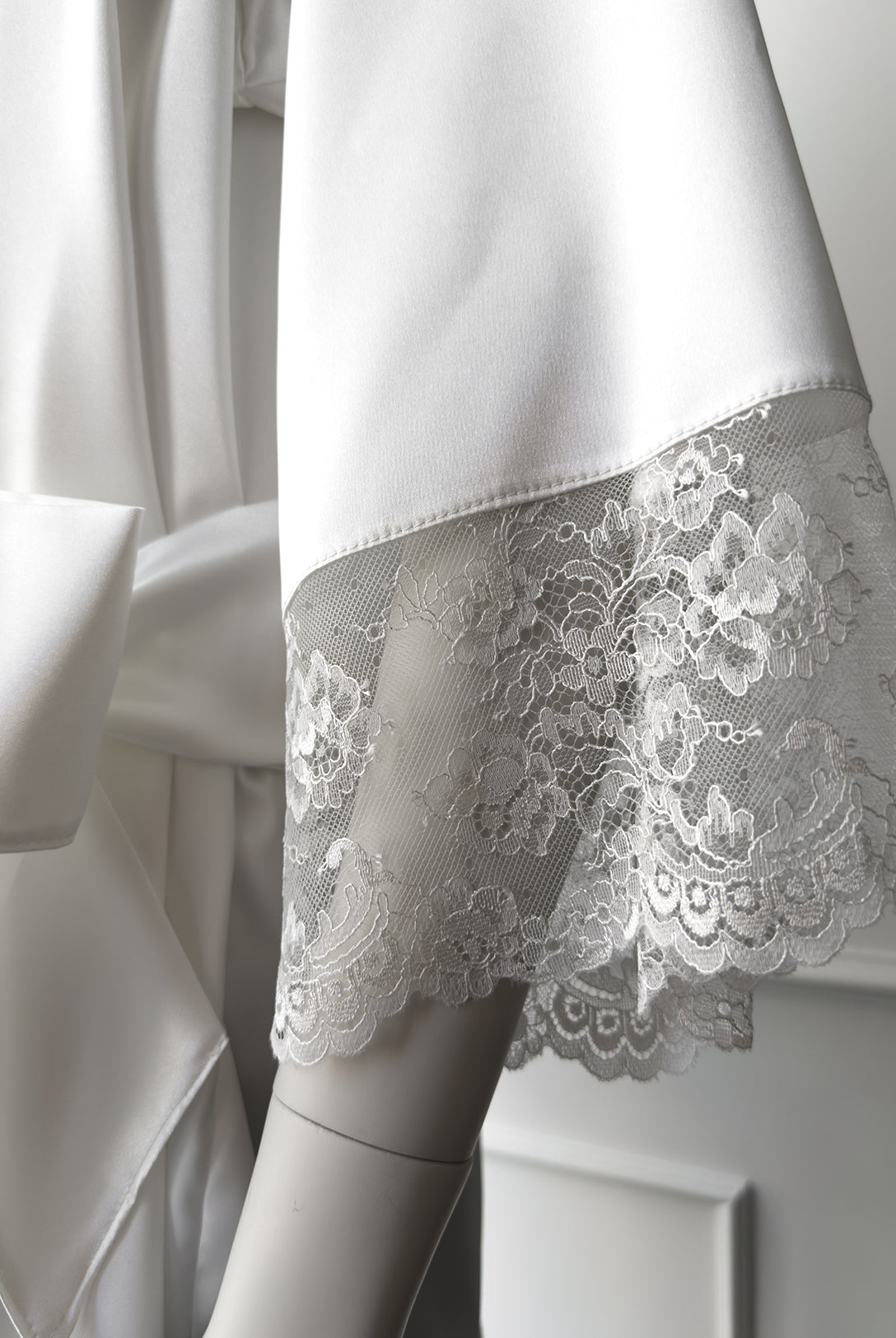 Kimono in raso e pizzo Daisy Elegance | Dot76.it