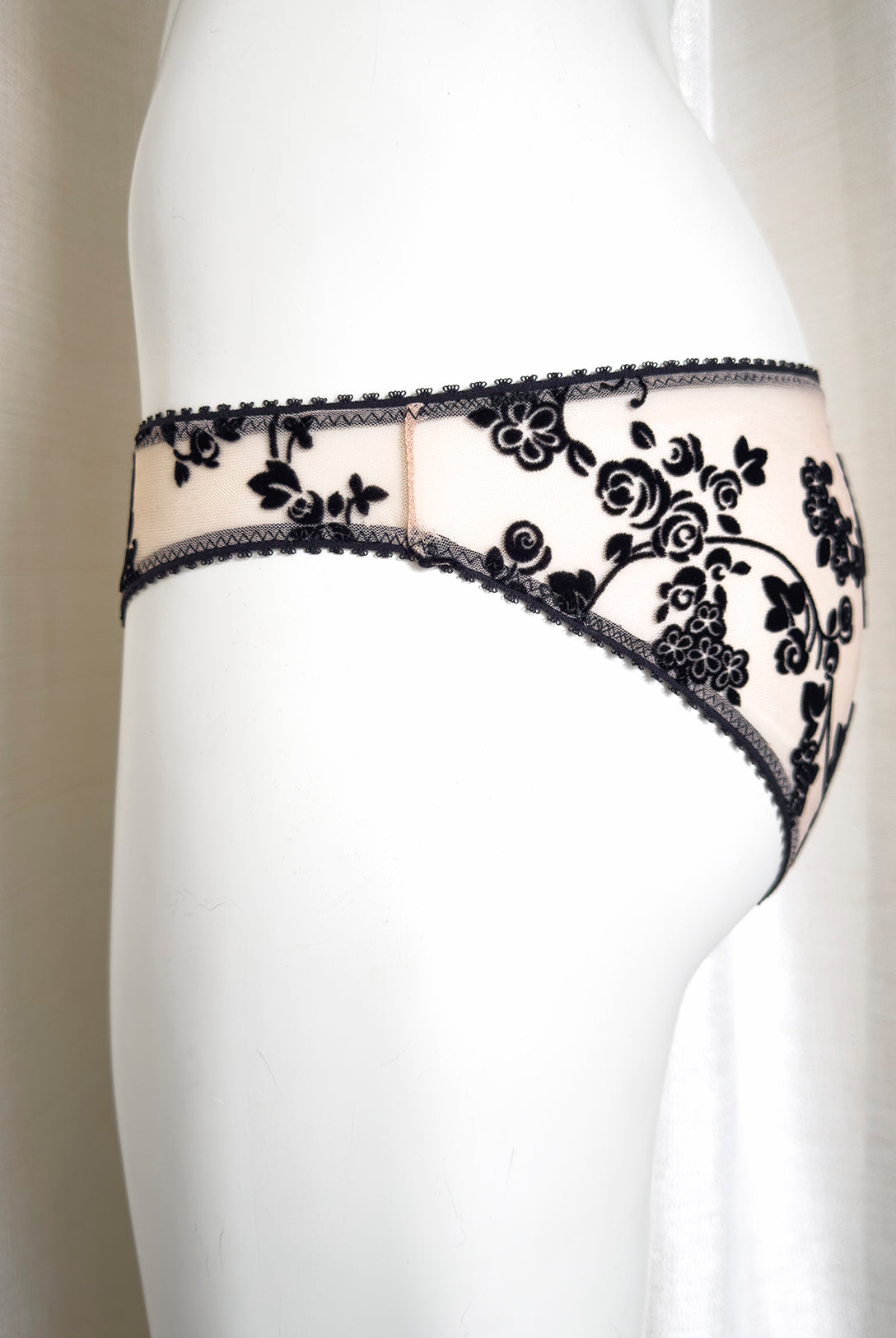 Slip Molly Naked | Dot76.it