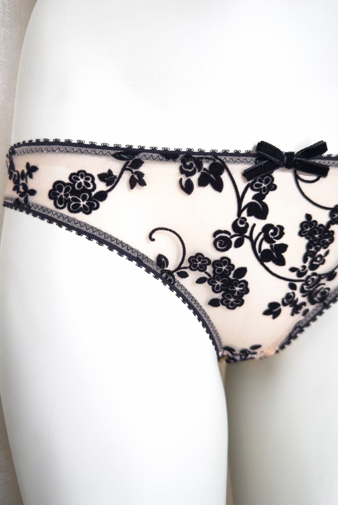 Slip Molly Naked | Dot76.it
