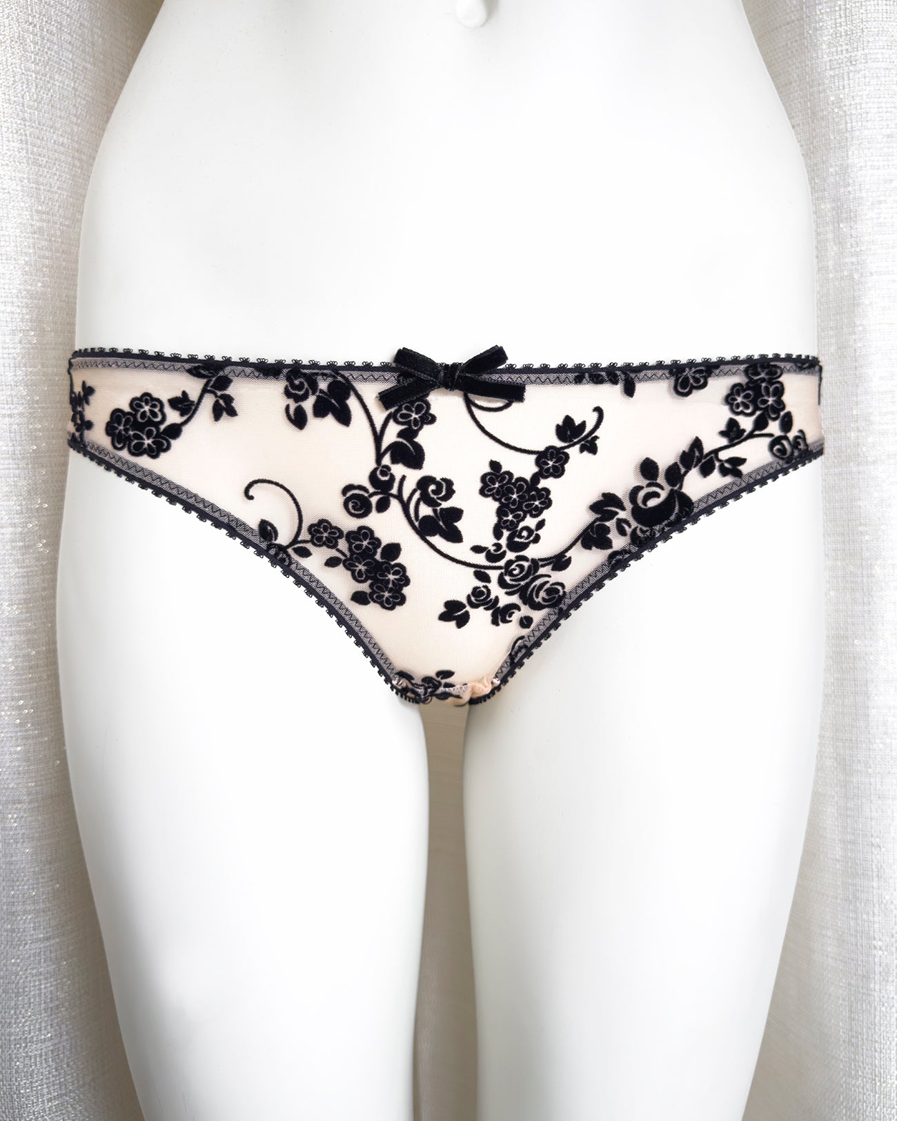 Slip Molly Naked | Dot76.it