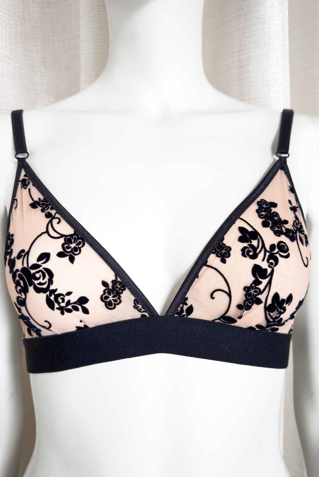 Bralette Molly Naked | Dot76.it