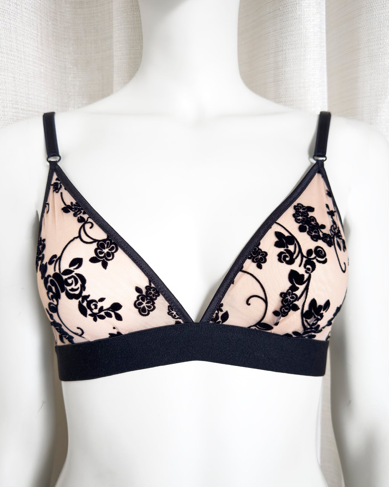 Bralette Molly Naked | Dot76.it