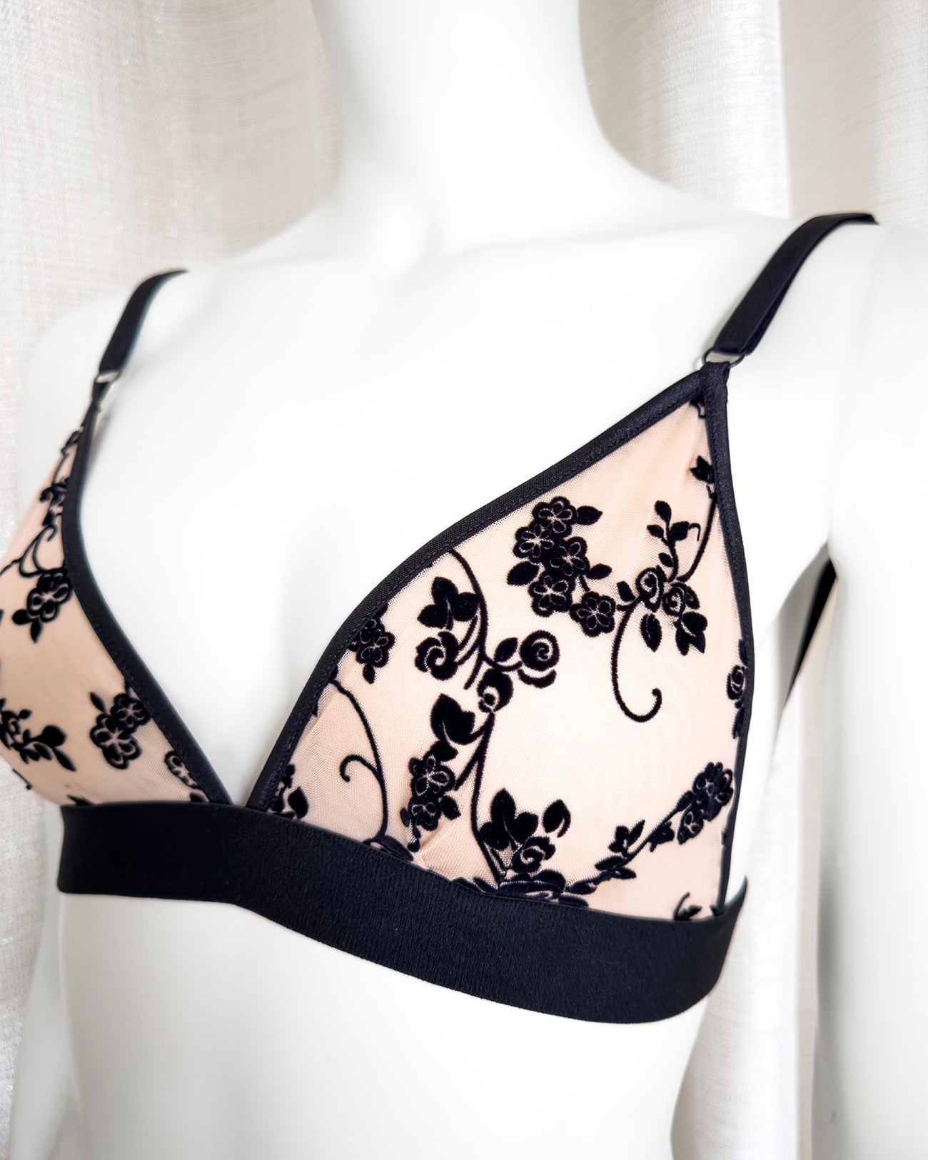 Bralette Molly Naked | Dot76.it