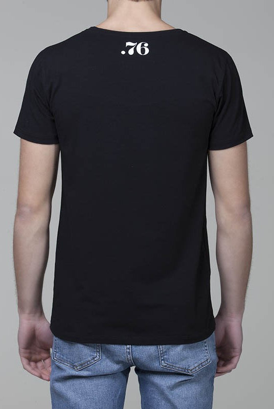 Maglia mezza manica tinta uinita con logo retro collo nera