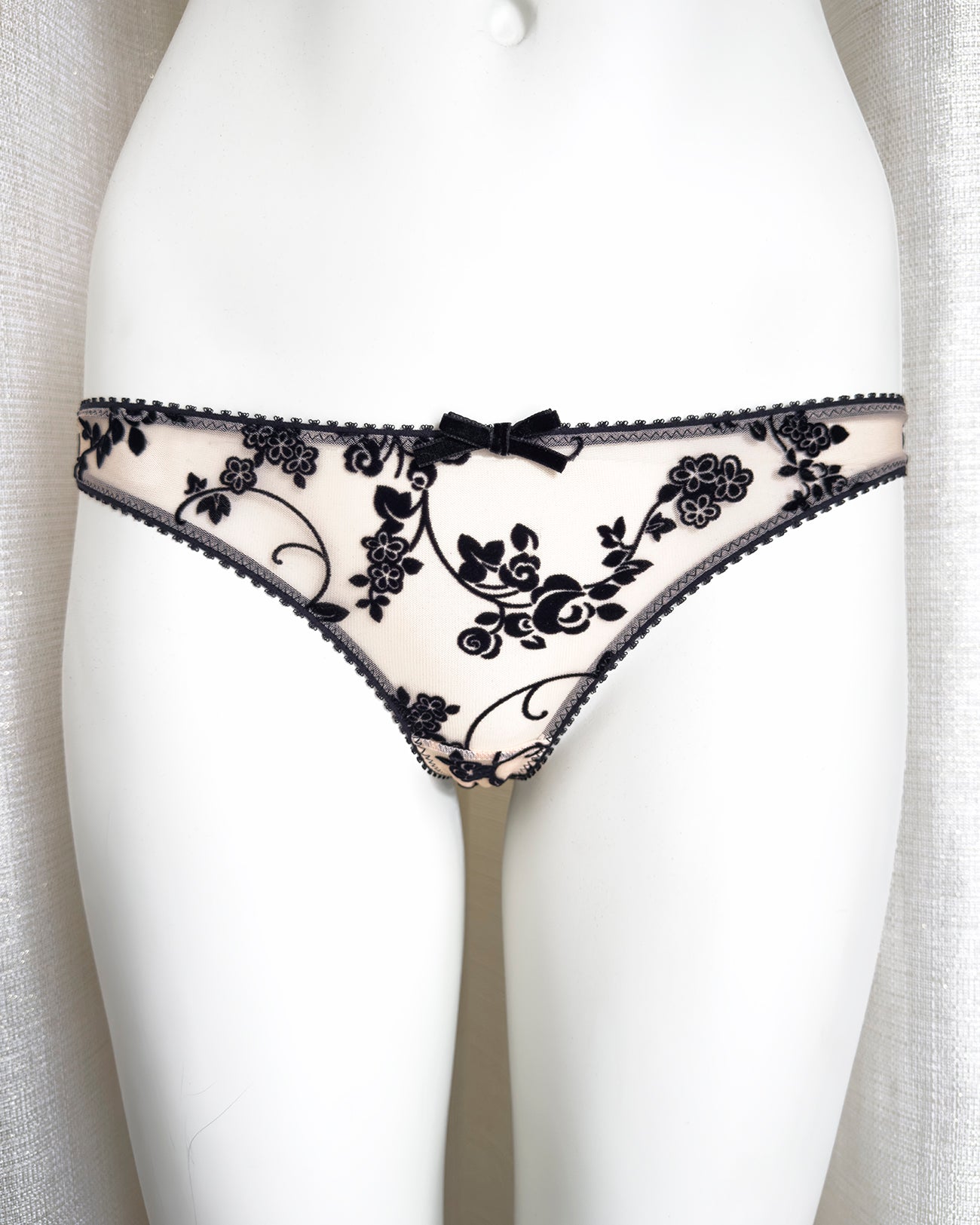Brasiliana Molly Naked | Dot76.it
