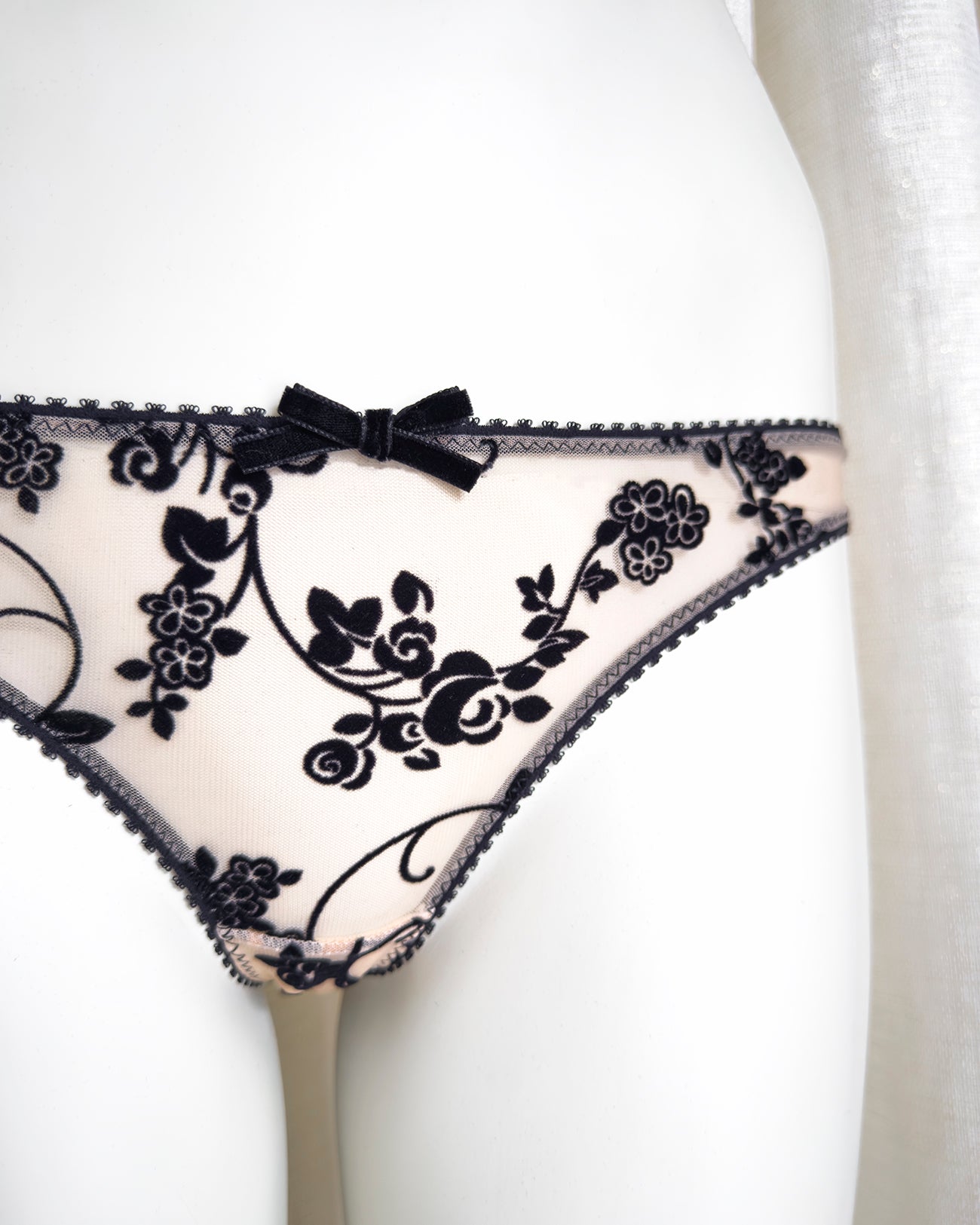 Brasiliana Molly Naked | Dot76.it