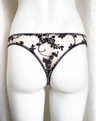 Brasiliana Molly Naked | Dot76.it