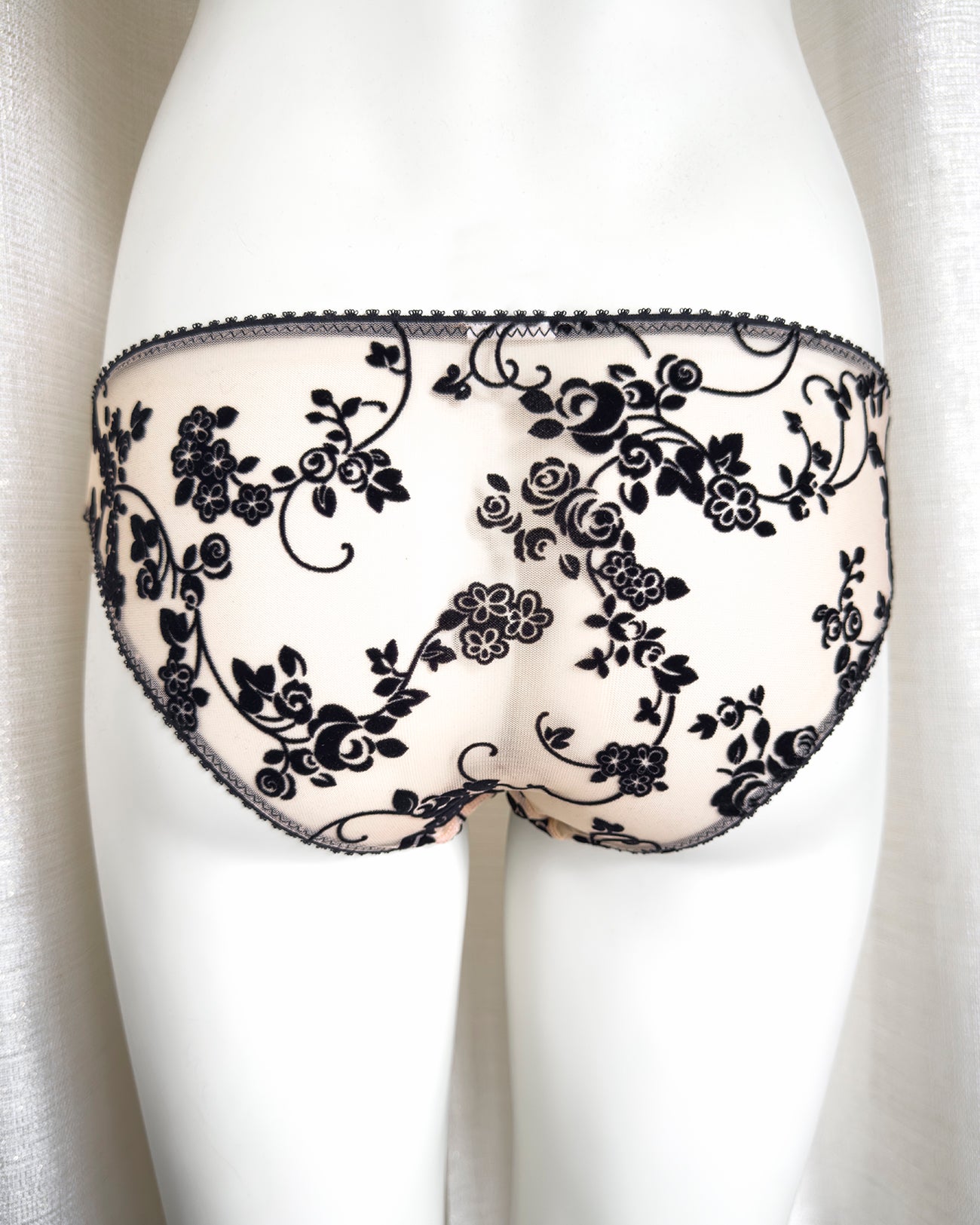 Slip Molly Naked | Dot76.it