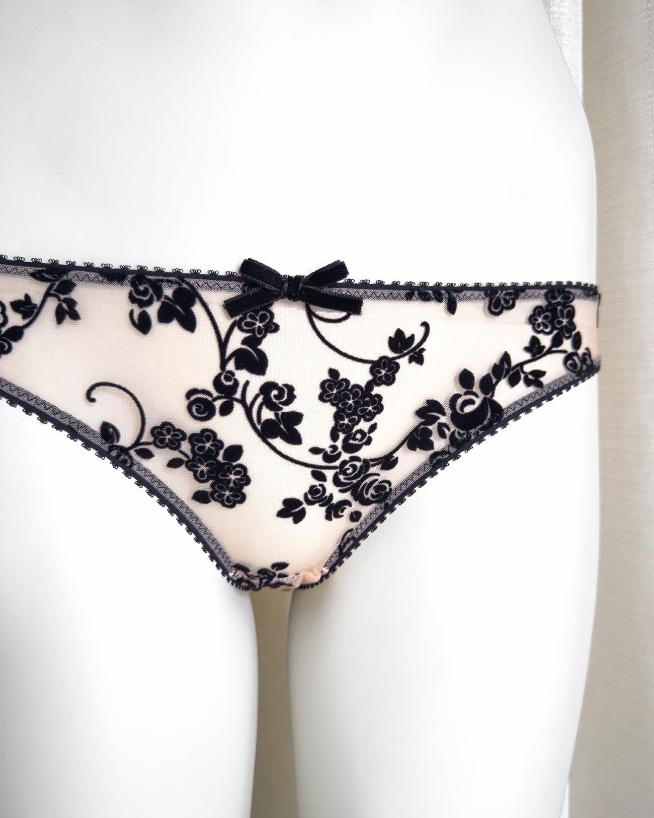 Slip Molly Naked | Dot76.it