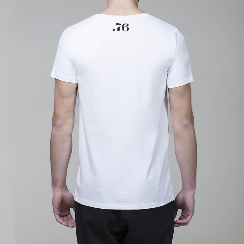 Maglia mezza manica tinta uinita con logo retro collo bianca