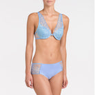 3  fianco  17091 Culotte a vita alta in tessuto elasticizzato con inserti laterali di tulle azzurro con ricamo argentato